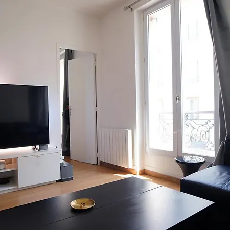 Apartment Near La Villette *